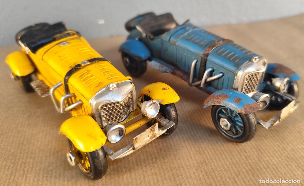 Coches: Pareja de coches antiguos de chapa. Juguetes vintage