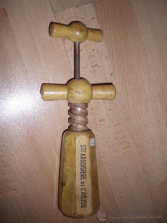 Abrebotellas y sacacorchos de colecci&oacute;n: SACACORCHOS DE MADERA - Foto 1