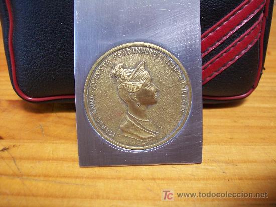 Abrebotellas y sacacorchos de colecci&oacute;n: Abridor de acero con moneda de bronce - Foto 3