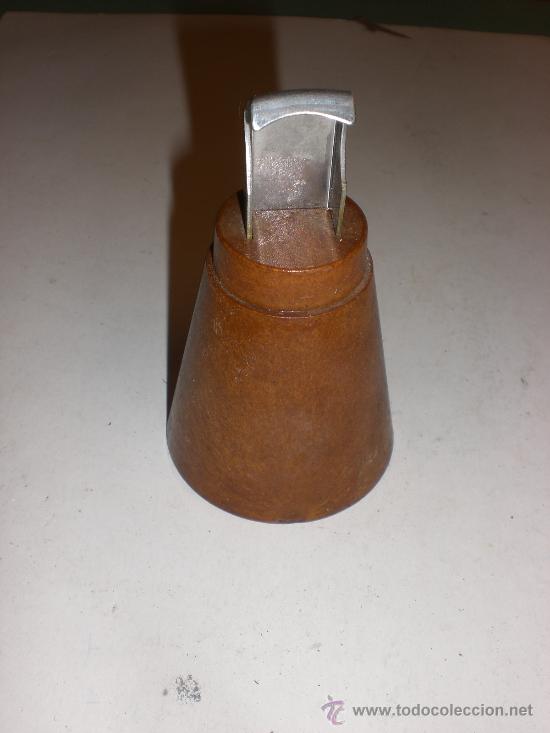 Abrebotellas y sacacorchos de colecci&oacute;n: ABREBOTELLAS  DE CHAPAS Y DE  BOTELLA DE ROSCA - Foto 2