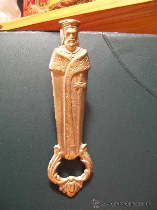 Abrebotellas y sacacorchos de colecci&oacute;n: Abridor de bronce REY. - Foto 1