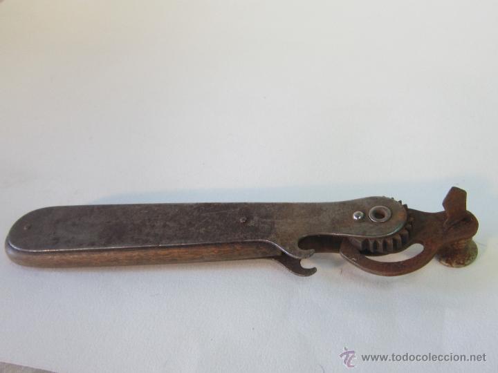 Abrebotellas y sacacorchos de colecci&oacute;n: ABREBOTELLAS EN METAL - Foto 1