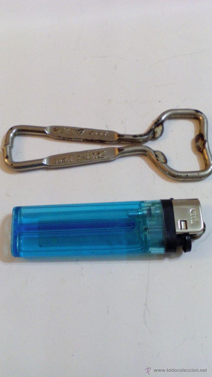 Abrebotellas y sacacorchos de colecci&oacute;n: ABRIDOR ANTIGUO BEBA COCA COLA - Foto 1