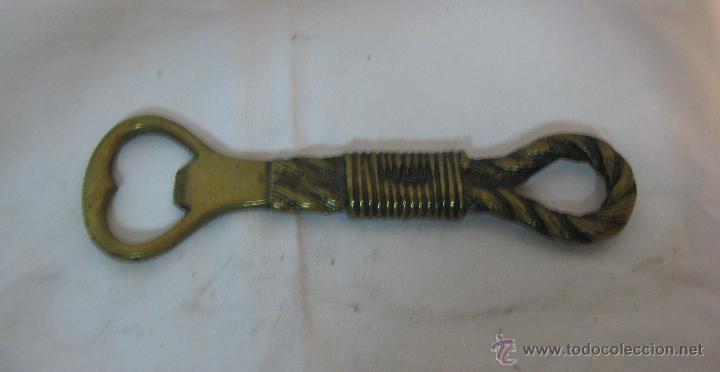 Abrebotellas y sacacorchos de colecci&oacute;n: ABREBOTELLAS EN FORMA DE LAZO Y BRONCE - Foto 1