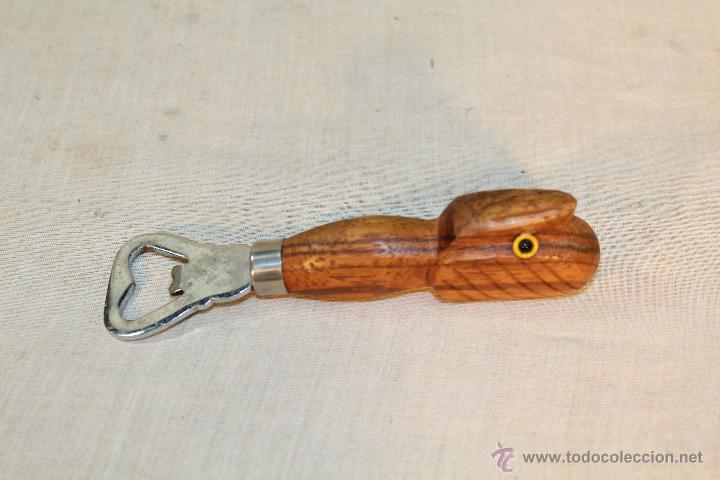 Abrebotellas y sacacorchos de colecci&oacute;n: abrebotellas con pollo de madera - Foto 1