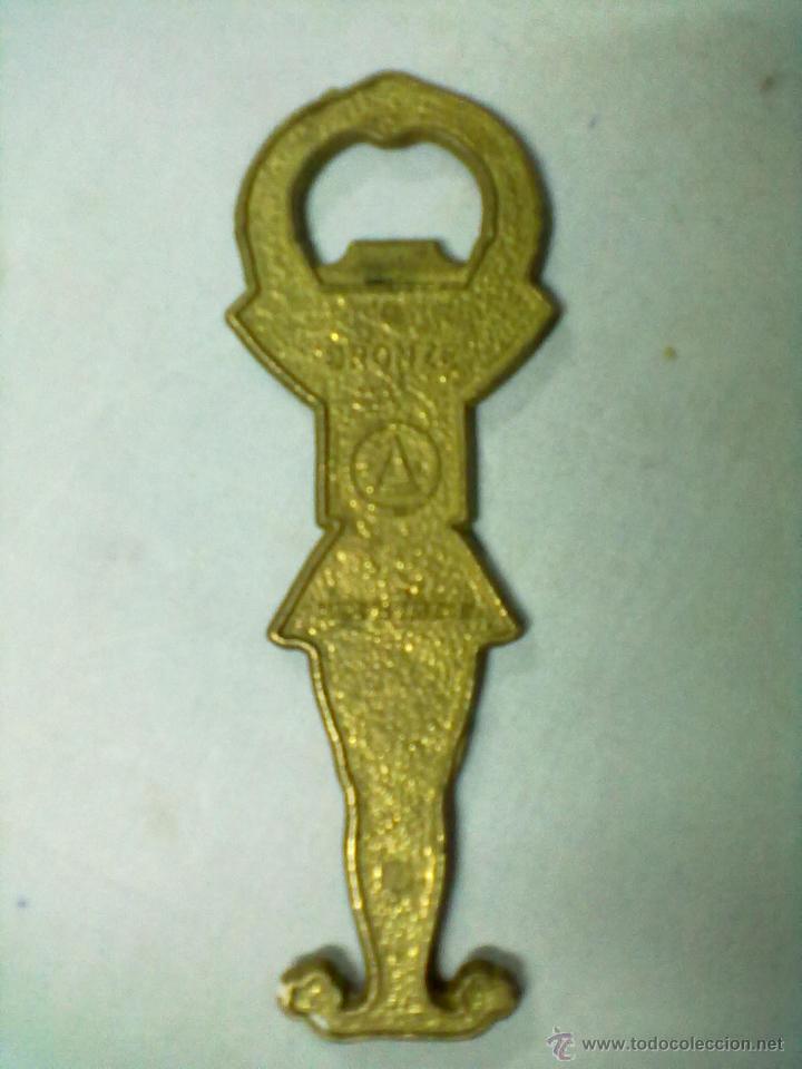 Abrebotellas y sacacorchos de colecci&oacute;n: QUITACHAPAS BRONCE ABRIDOR - Foto 2