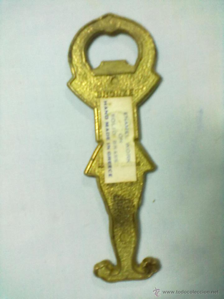 Abrebotellas y sacacorchos de colecci&oacute;n: QUITACHAPAS ABRIDOR BRONCE - Foto 2