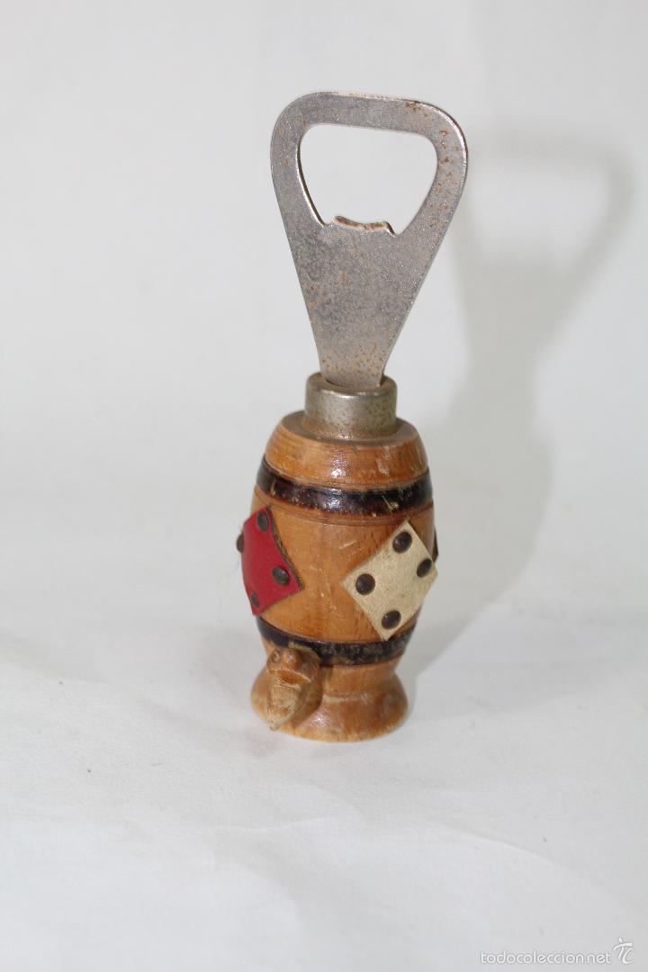 Abrebotellas y sacacorchos de colecci&oacute;n: abrebotellas en madera con forma de tonel - Foto 2