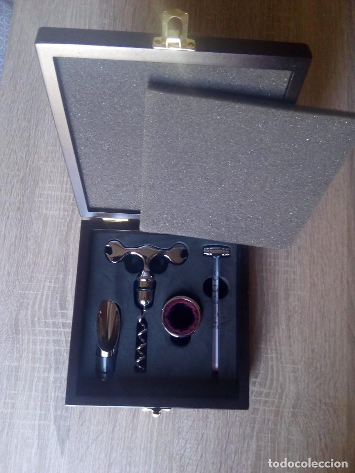 Abrebotellas y sacacorchos de colecci&oacute;n: Kit de vino en estuche de madera - Foto 1