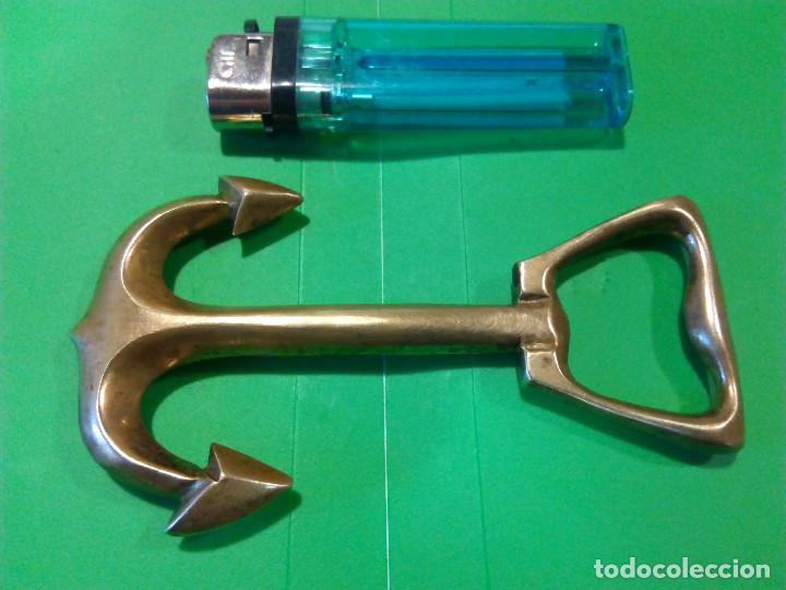 Abrebotellas y sacacorchos de colecci&oacute;n: ABRIDOR DE LATON EN FORMA DE ANCLA - Foto 1