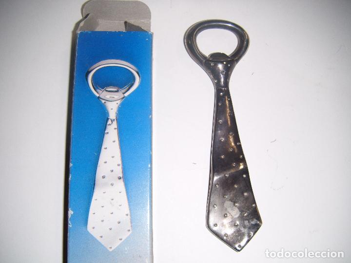 Abrebotellas y sacacorchos de colecci&oacute;n: ORIGINAL ABREBOTELLAS PLATEADO EN FORMA DE CORBATA - Foto 1