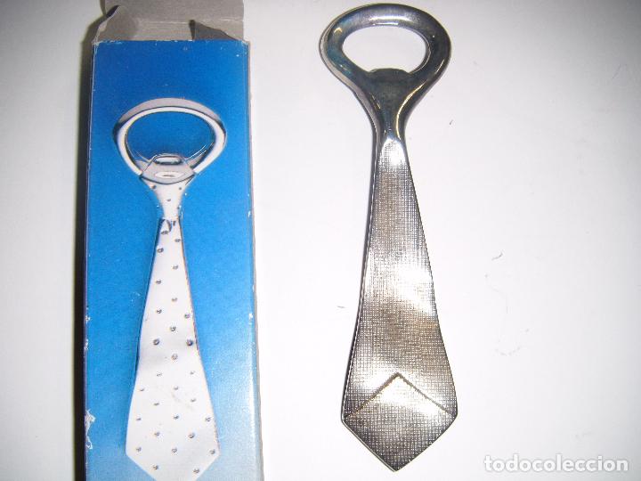 Abrebotellas y sacacorchos de colecci&oacute;n: ORIGINAL ABREBOTELLAS PLATEADO EN FORMA DE CORBATA - Foto 2