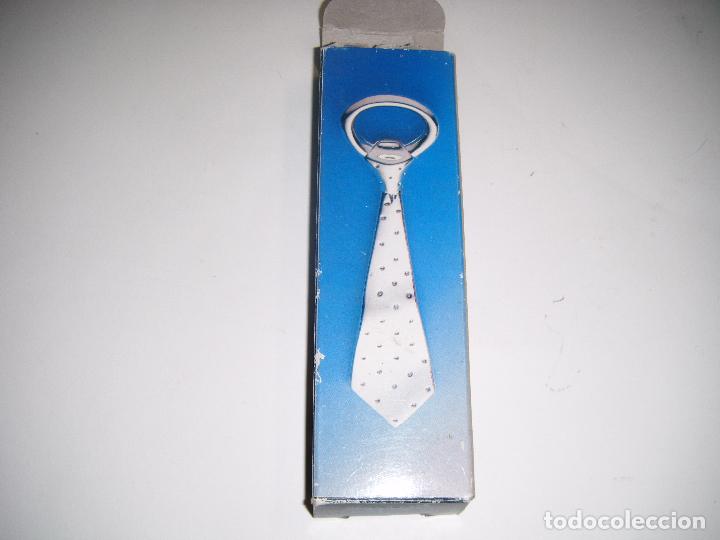 Abrebotellas y sacacorchos de colecci&oacute;n: ORIGINAL ABREBOTELLAS PLATEADO EN FORMA DE CORBATA - Foto 3