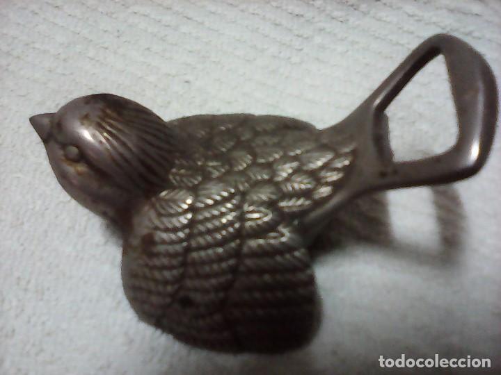 Abrebotellas y sacacorchos de colecci&oacute;n: Dos abrebotellas en metal - Foto 2