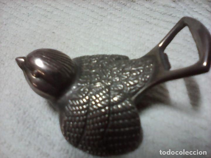 Abrebotellas y sacacorchos de colecci&oacute;n: Dos abrebotellas en metal - Foto 3