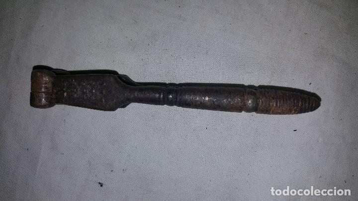 Abrebotellas y sacacorchos de colecci&oacute;n: CASCANUECES ANTIGUO - Foto 2