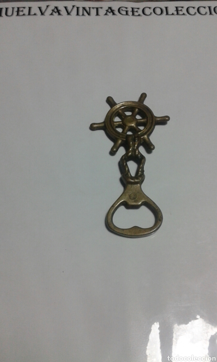 Abrebotellas y sacacorchos de colecci&oacute;n: Abridor de bronce, forma de timon, 135cm. - Foto 1