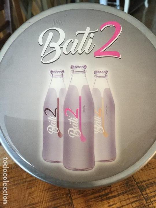 Bottle opener and Corkscrew: Abrebotellas de barra central de leche Asturiana (bati2).