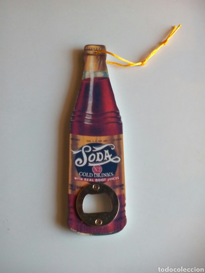Abrebotellas y sacacorchos de colecci&oacute;n: BOTELLA ABRIDOR DE MADERA SODA COLD DRINKS - Foto 1