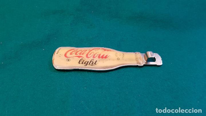 Abrebotellas y sacacorchos de colecci&oacute;n: ABRIDOR DE BOTELLAS COCA-COLA LIGHT (CON FORMA DE BOTELLA) - Foto 2