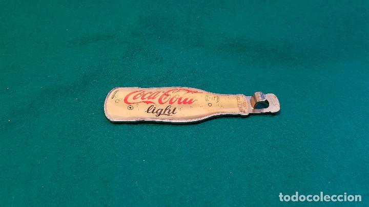 Abrebotellas y sacacorchos de colecci&oacute;n: ABRIDOR DE BOTELLAS COCA-COLA LIGHT (CON FORMA DE BOTELLA) - Foto 2