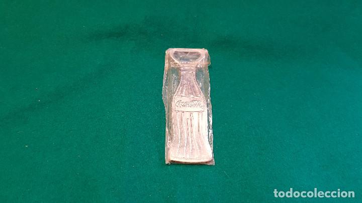 Abrebotellas y sacacorchos de colecci&oacute;n: ABRIDOR DE BOTELLAS COCA-COLA (CON FORMA DE BOTELLA) - Foto 1