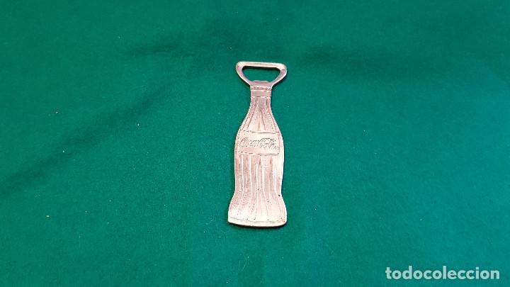 Abrebotellas y sacacorchos de colecci&oacute;n: ABRIDOR DE BOTELLAS COCA-COLA (CON FORMA DE BOTELLA) - Foto 1