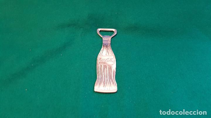 Abrebotellas y sacacorchos de colecci&oacute;n: ABRIDOR DE BOTELLAS COCA-COLA (CON FORMA DE BOTELLA) - Foto 1