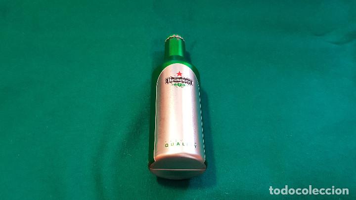 Abrebotellas y sacacorchos de colecci&oacute;n: BOTELLA CON ABRIDOR HEINEKEN EXPERIENCE EN EL INTERIOR - Foto 2