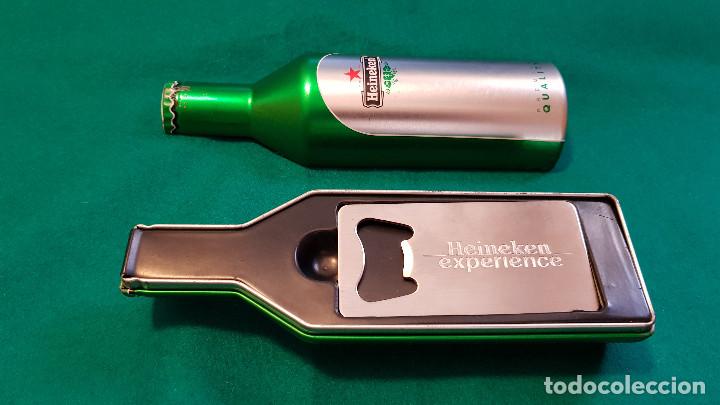Abrebotellas y sacacorchos de colecci&oacute;n: BOTELLA CON ABRIDOR HEINEKEN EXPERIENCE EN EL INTERIOR - Foto 4