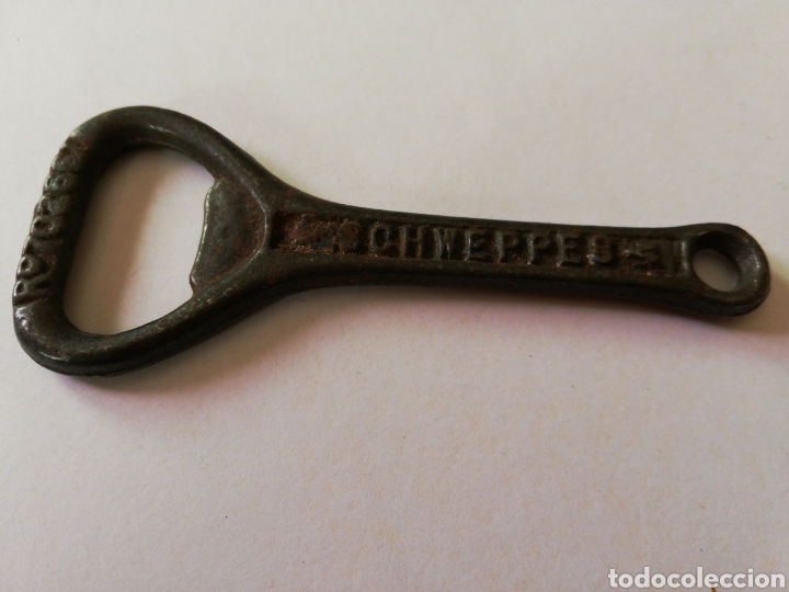 Abrebotellas y sacacorchos de colecci&oacute;n: Antiguo abridor schweppes - Foto 1