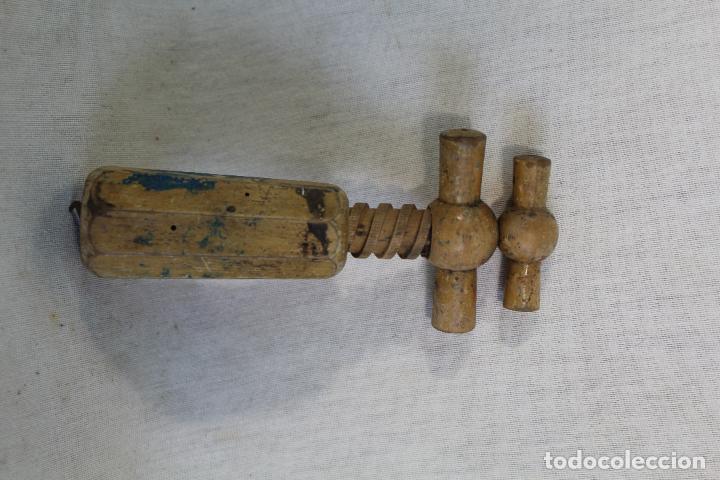 Abrebotellas y sacacorchos de colecci&oacute;n: sacacorchos de madera - Foto 4