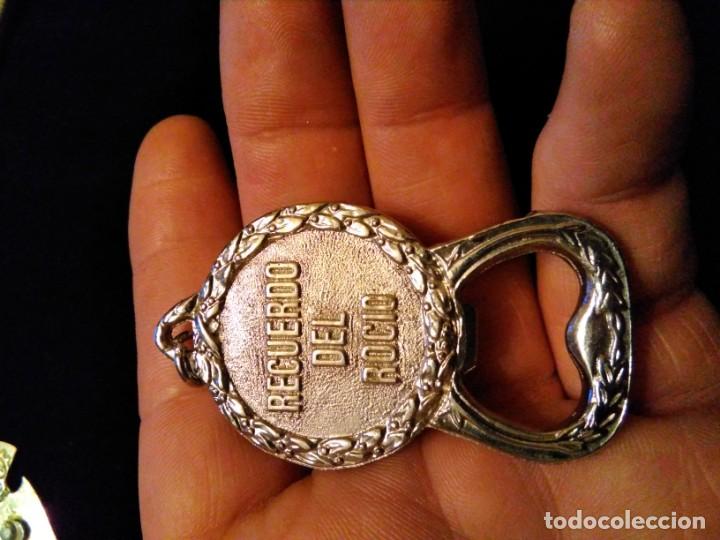 Abrebotellas y sacacorchos de colecci&oacute;n: Abridor botellas recuerdo rocio - Foto 2