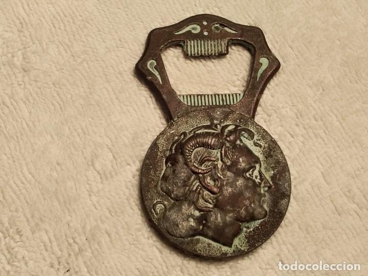 Abrebotellas y sacacorchos de colecci&oacute;n: Abridor de chapas 1947 - Foto 3