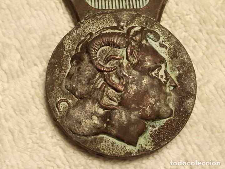 Abrebotellas y sacacorchos de colecci&oacute;n: Abridor de chapas 1947 - Foto 4