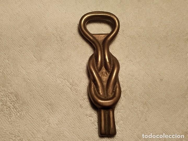 Abrebotellas y sacacorchos de colecci&oacute;n: Abridor de chapas - Foto 2