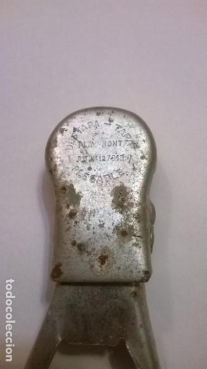 Abrebotellas y sacacorchos de colecci&oacute;n: Abridor con tapon - Foto 2