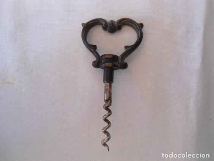 Abrebotellas y sacacorchos de colecci&oacute;n: ANTIGUO SACACORCHOS MANGO DE BRONCE - Foto 1