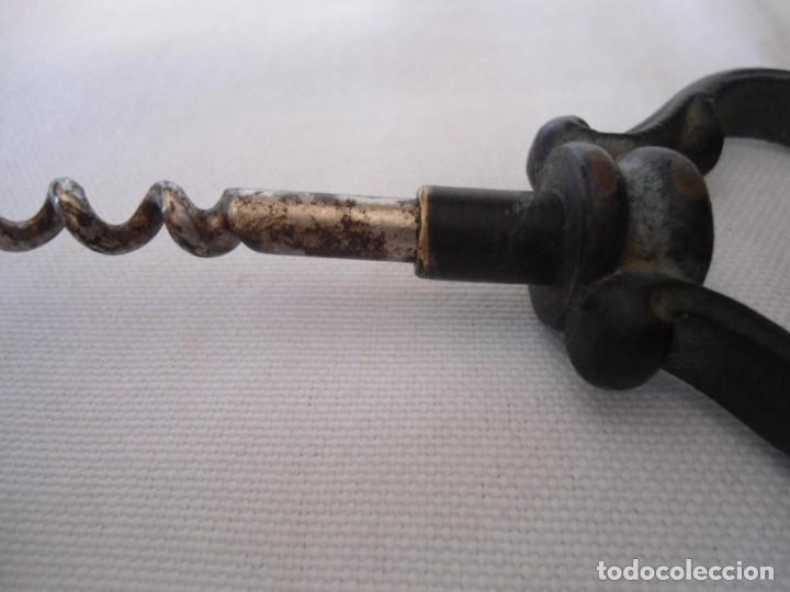 Abrebotellas y sacacorchos de colecci&oacute;n: ANTIGUO SACACORCHOS MANGO DE BRONCE - Foto 4