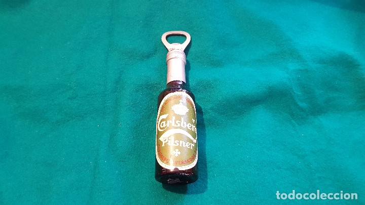 Abrebotellas y sacacorchos de colecci&oacute;n: BOTELLA CARLSBERG CON ABRIDOR - Foto 2