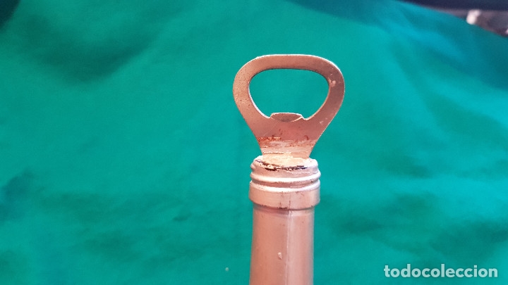 Abrebotellas y sacacorchos de colecci&oacute;n: BOTELLA CARLSBERG CON ABRIDOR - Foto 4