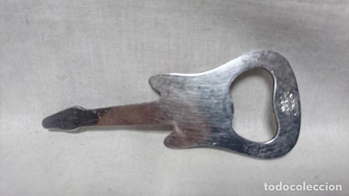 Abrebotellas y sacacorchos de colecci&oacute;n: ABREBOTELLAS FORMA DE GUITARRA - Foto 2