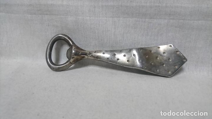 Abrebotellas y sacacorchos de colecci&oacute;n: ABREBOTELLAS FORMA DE CORBATA - Foto 1