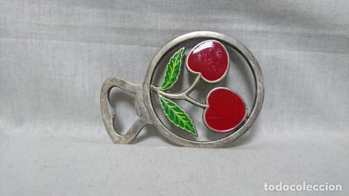 Abrebotellas y sacacorchos de colecci&oacute;n: ABREBOTELLAS FORMA DE CEREZAS - Foto 1