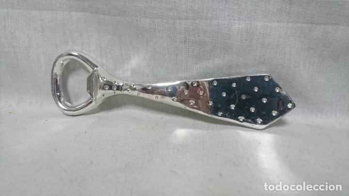 Abrebotellas y sacacorchos de colecci&oacute;n: ABREBOTELLAS FORMA DE CORBATA - Foto 1