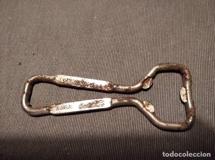 Abrebotellas y sacacorchos de colecci&oacute;n: ABRIDOR ANTIGUO BEBA COCA COLA - Foto 1