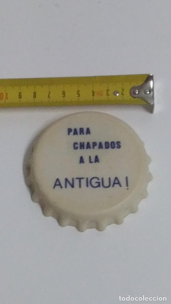 Abrebotellas y sacacorchos de colecci&oacute;n: chapa de plastico abridor - Foto 2