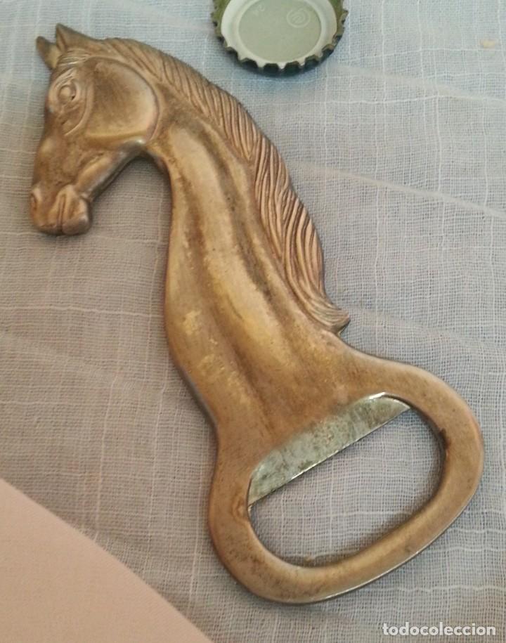 Abrebotellas y sacacorchos de colecci&oacute;n: Abridor, abrebotellas en bronce blanco con forma de caballo. - Foto 1