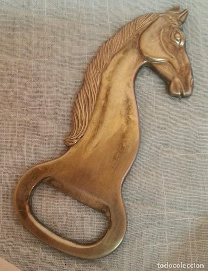 Abrebotellas y sacacorchos de colecci&oacute;n: Abridor, abrebotellas en bronce blanco con forma de caballo. - Foto 4