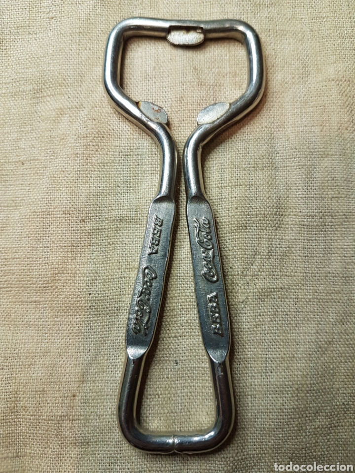 Abrebotellas y sacacorchos de colecci&oacute;n: Antiguo abridor Coca cola - Foto 2
